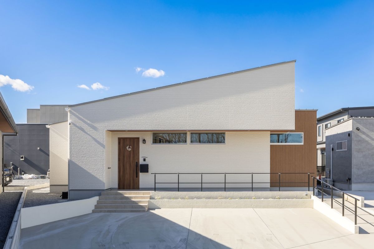光と影が表情を生み出す住まい
